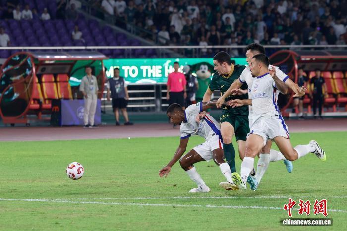 右一, OQo, 城队球员米