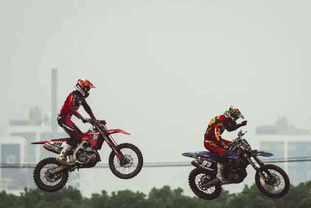 成新时尚, 角国际铁人