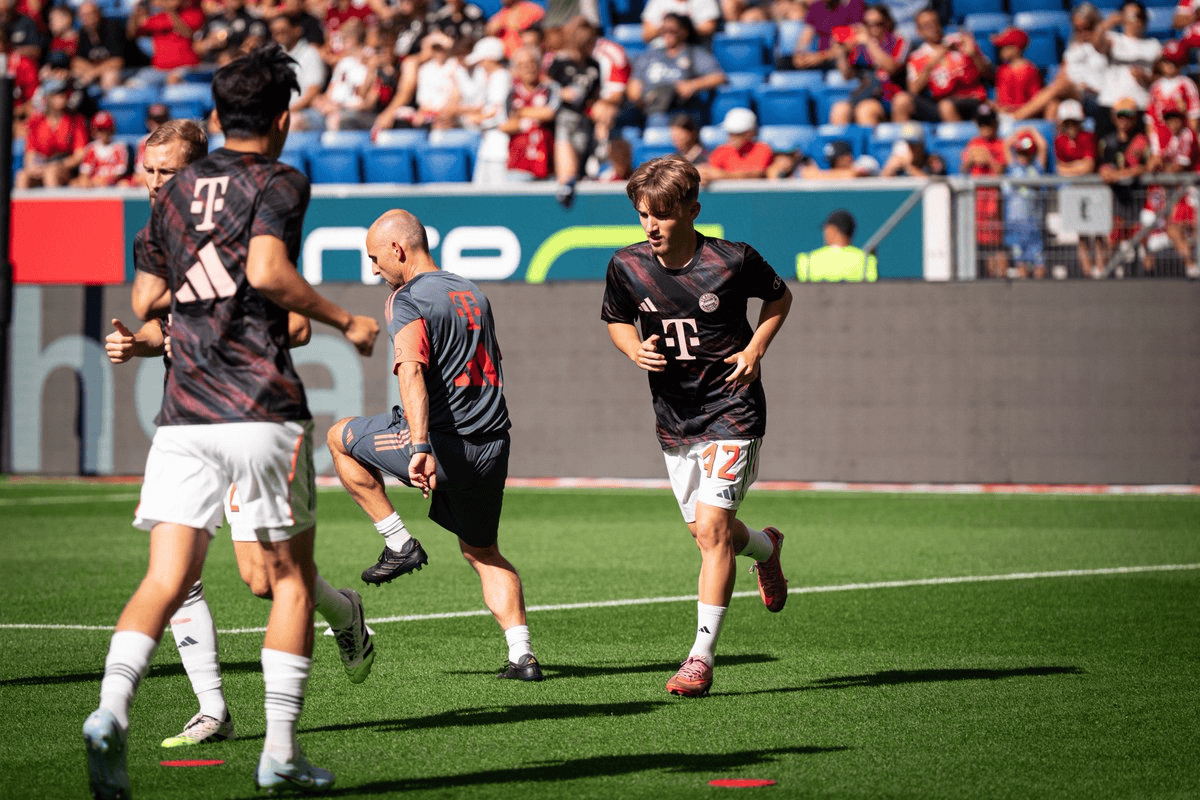 岁的前球员, 然而 岁的前球员, 然而