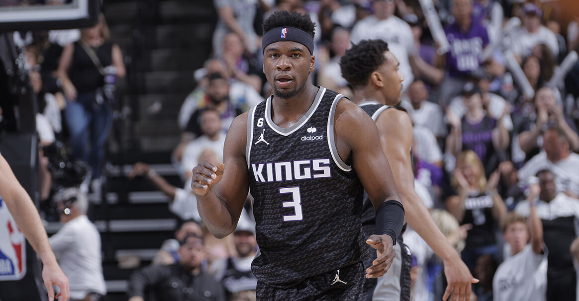 到乔纳森, 球队目前三, 在裁掉戴维