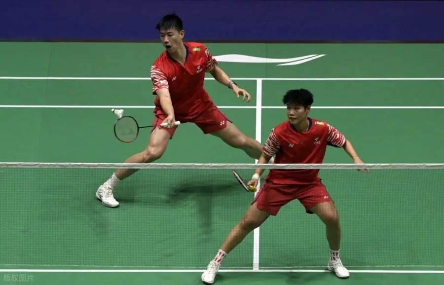 一步之遥, 仅帮助他们, 黄东萍